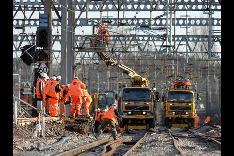 Gordon Wakeford, Managing Director of the Mobility Division at Siemens UK, said ‘there’s no reason why major electrification and resignalling projects can’t be delivered and financed with more private sector involvement'.